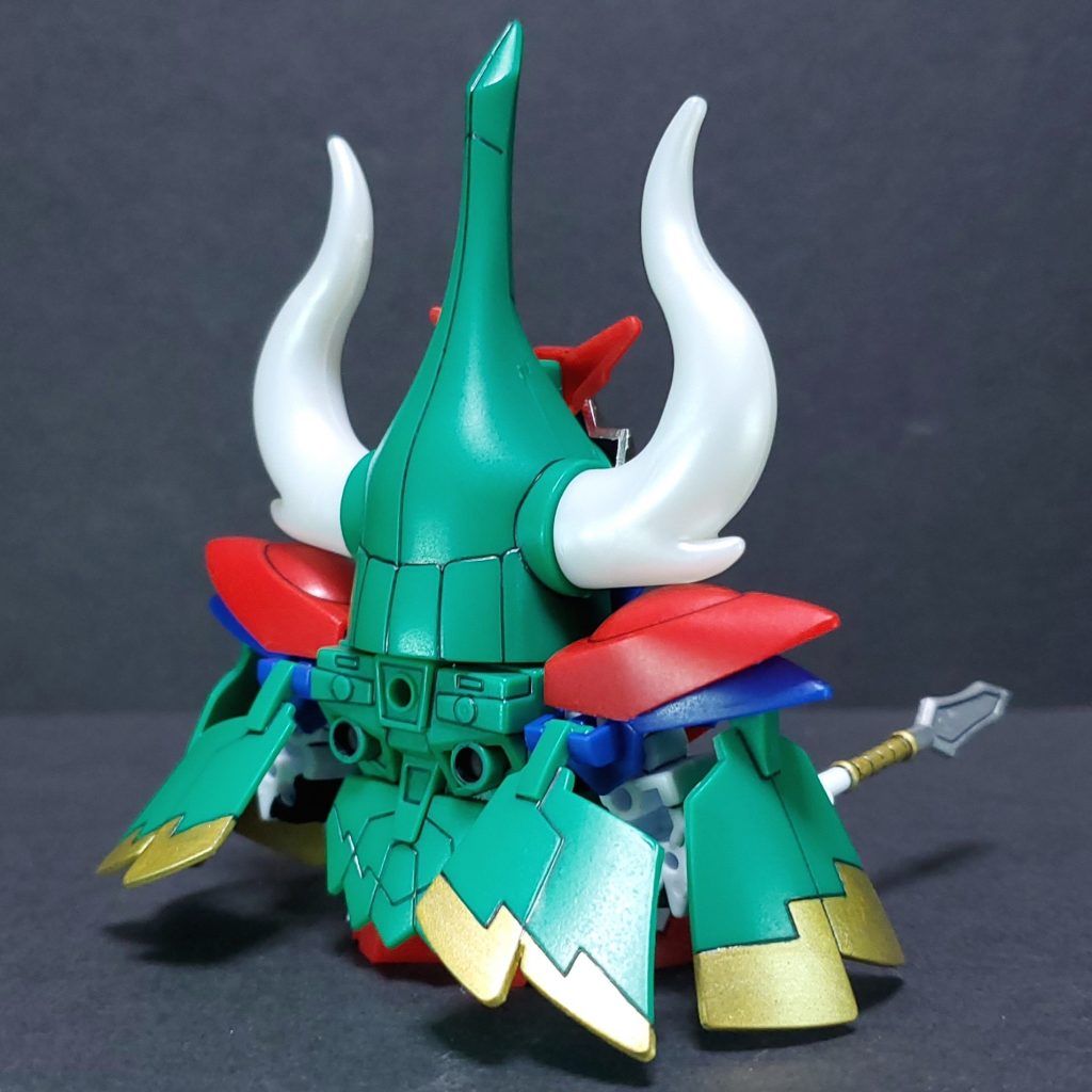 「荒翼の鎧」武装状態。胸には七星風珠の紋があります。秘伝超奥義は天風荒嵐破。武者○伝では静岡県に転位。