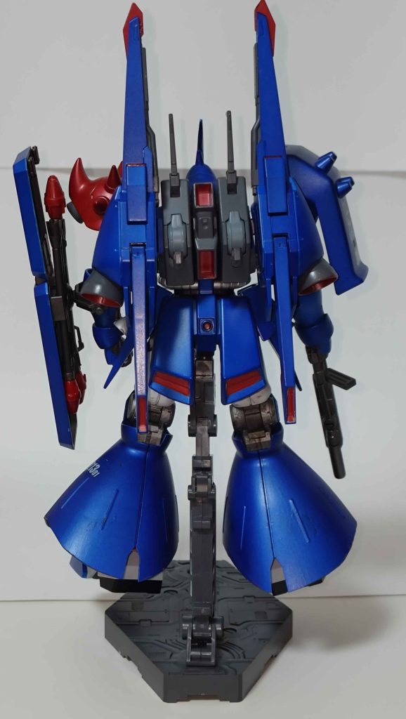 連邦ではファンネルを扱えるパイロットが希少＆原典のリア・ドーガ（シャルル機）がドーベン・ウルフのバックパックを積んでいたので、それに倣ってバレトのバックパックを積んでみました