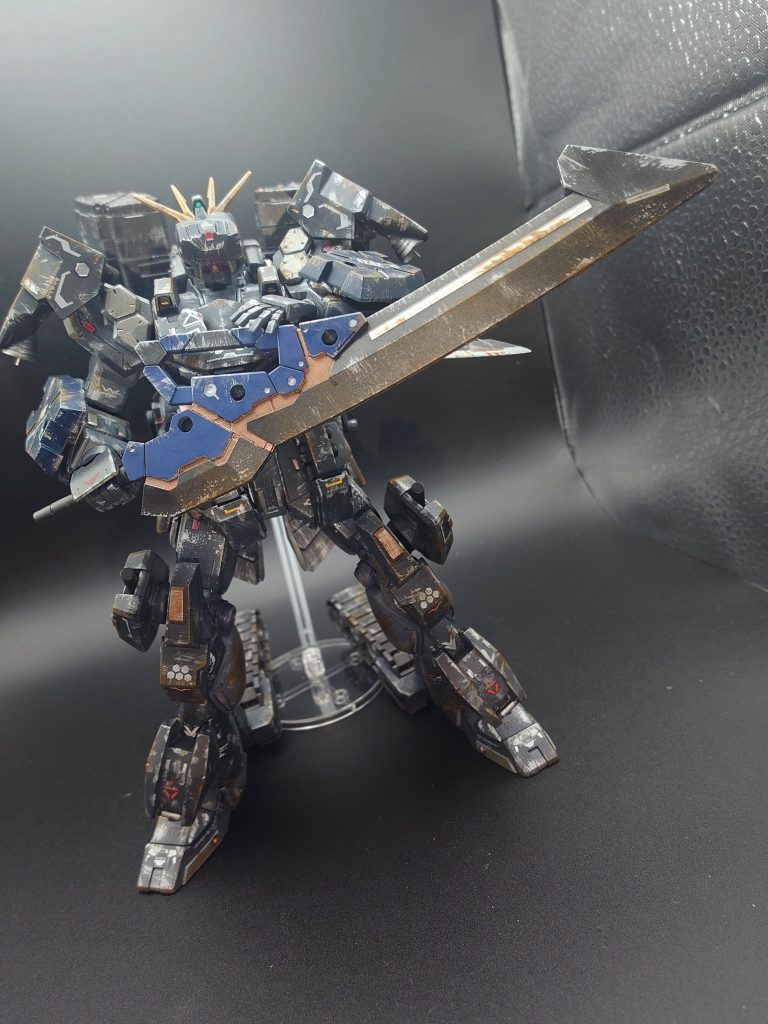 ・近接用大型ブレード　　『斬る』というよりとも『叩き潰す』ことが得意なブレード