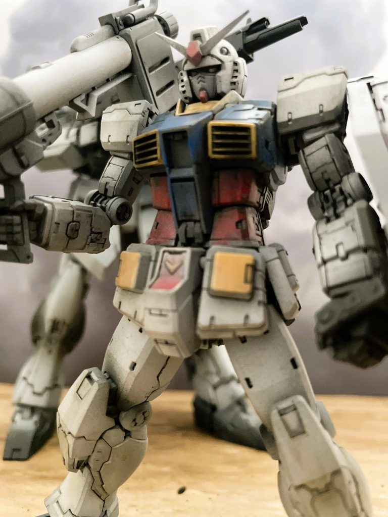 正面、仁王立ちのポージングとなります。