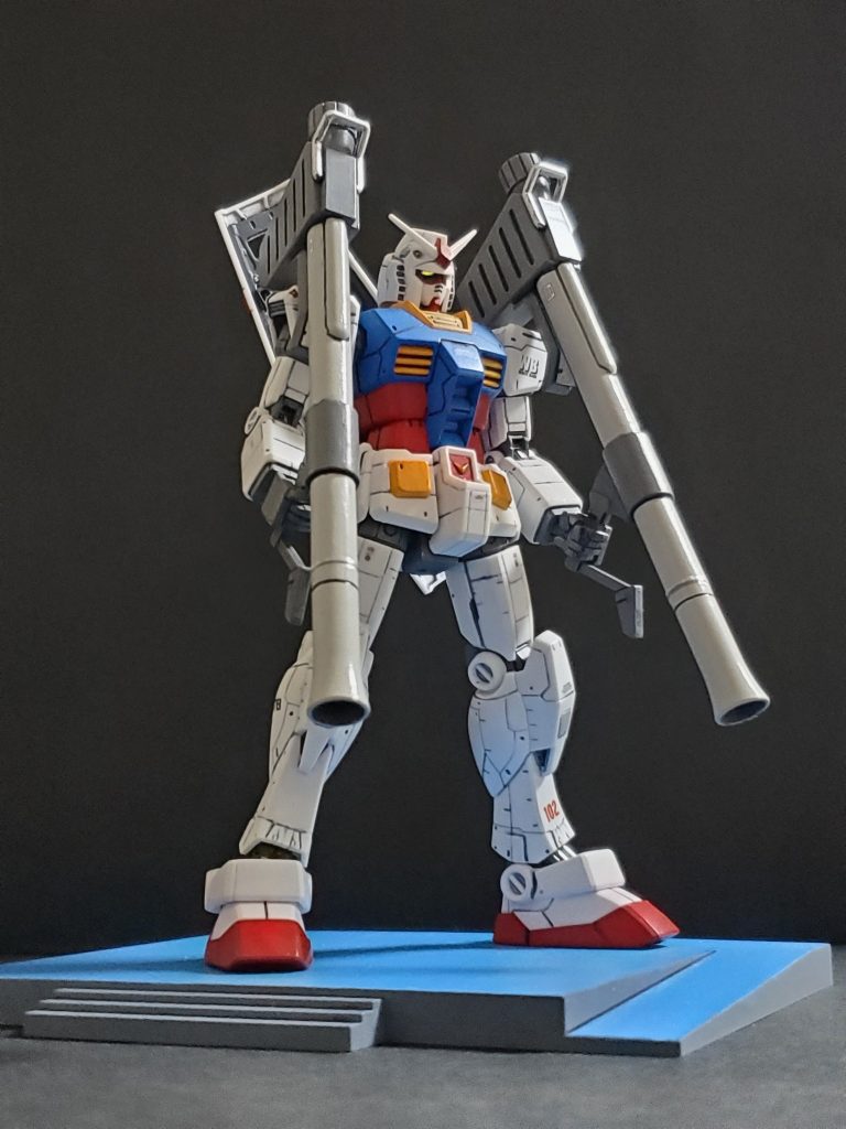 ハイパーバズーカ二丁持ちを記念して、お立ち台に立つガンダム２号機🎵