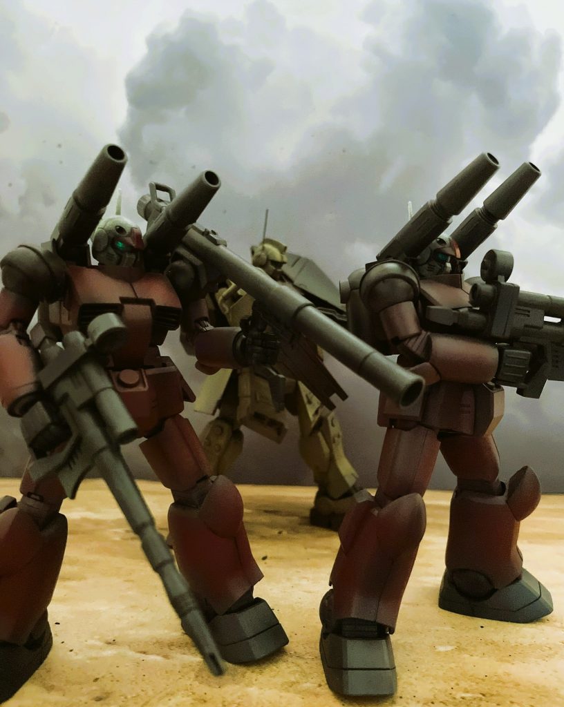 後方に陸戦型ジムを配置した構図です。手前のガンキャノンにはバズーカを握らせてみました。ジオン公国軍地上部隊と合わせて一大合戦図のような絵柄を妄想しています。