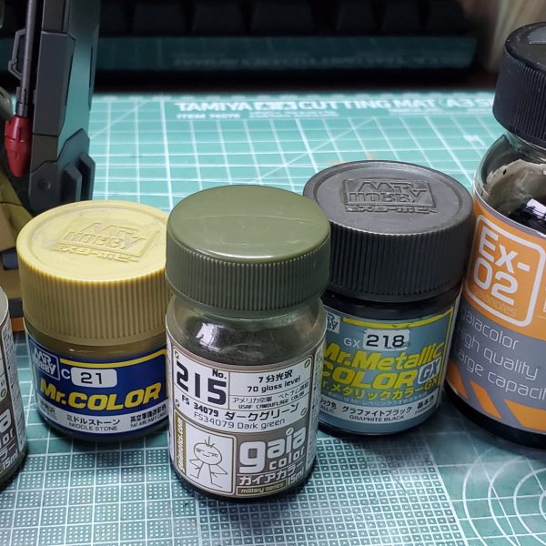 塗装まで終了メインの２色は▪︎ダークイエロー1(G)+ミドルストーン(C)▪︎ダークグリーン(G)+グラファイトブラック(C)+EX-ブラック(G)（4枚目）
