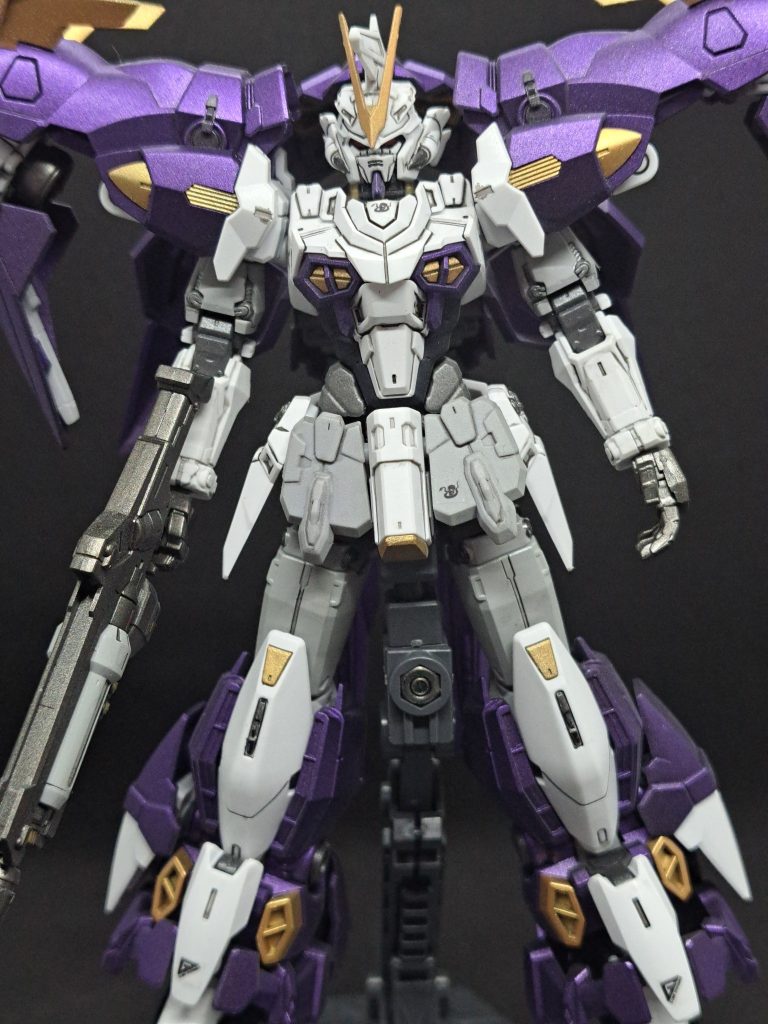 素組みでも十分な色分けが再現されています。通常のMSに各所大型アーマーでボリュームのあるキットでした！