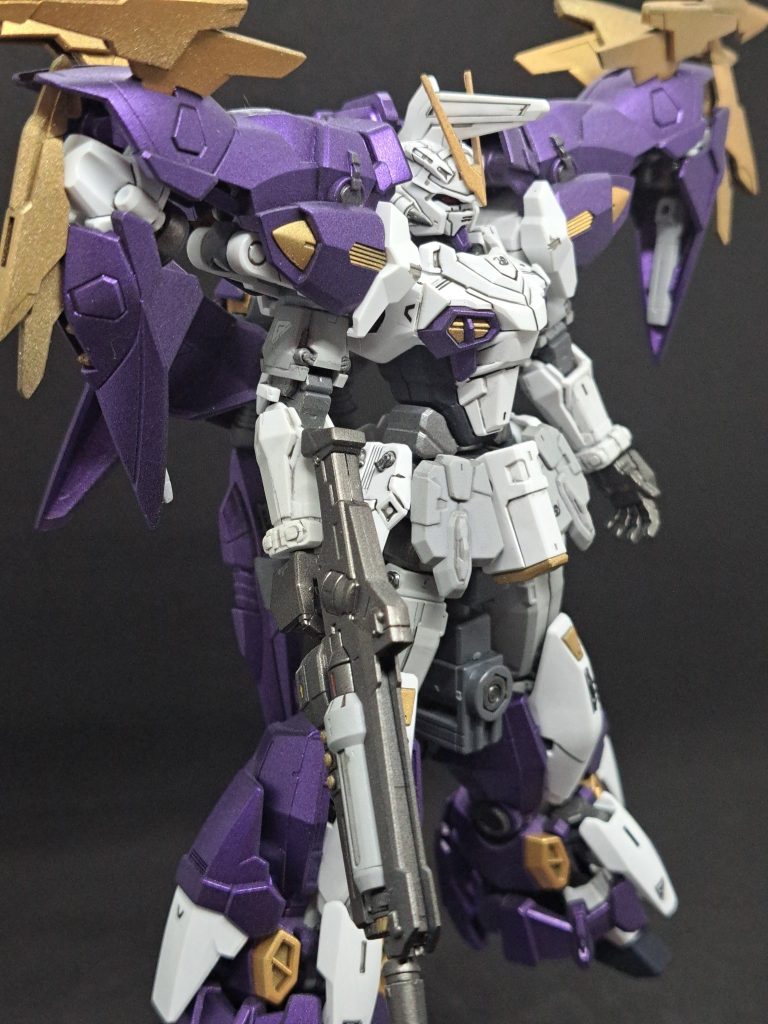 ホワイト：ガイアカラー・ニュートラルグレーⅠブルーグレー：ガイアカラー・ニュートラルグレーⅡ紺：プリズムブルーブラック金：スターブライトゴールド（やや失敗）紫：GXメタルバイオレット関節など：スターブライトアイアン仕上げは半光沢としましたが、やや厚く吹きすぎたやもしれません💦