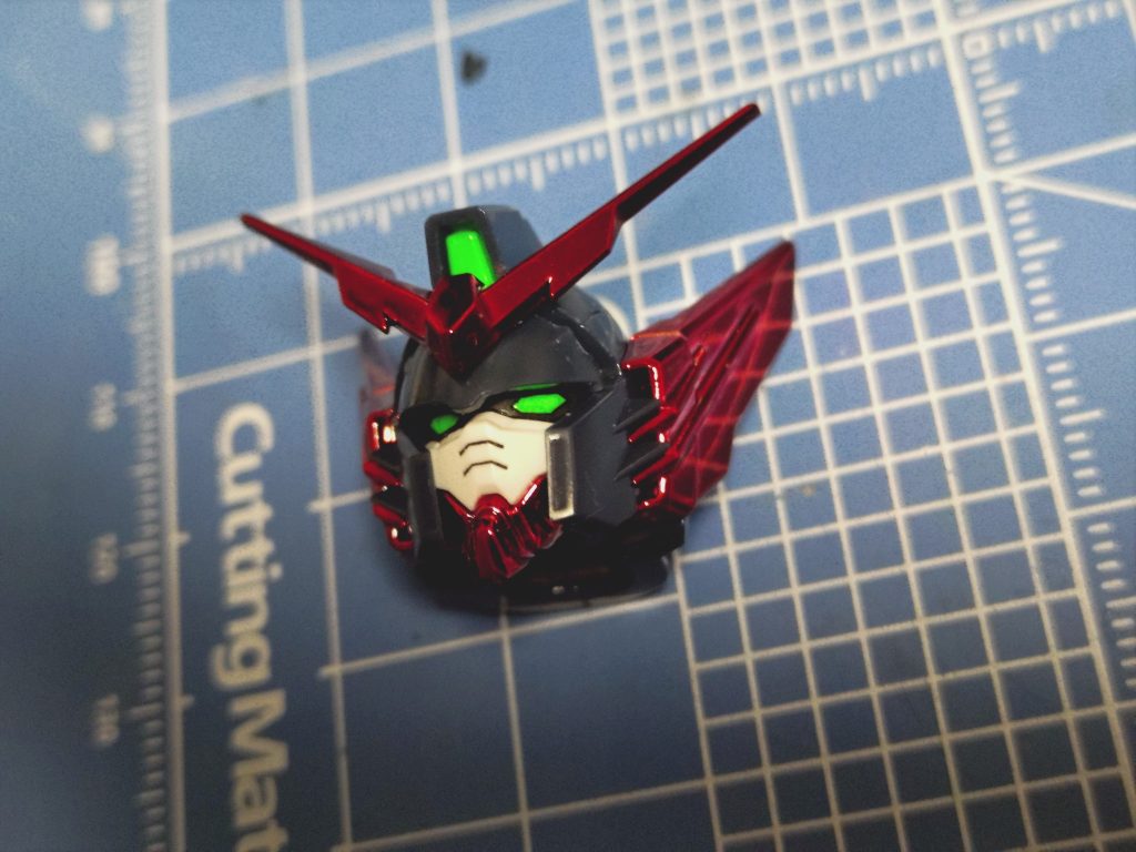 ツインアイはメタルシールだったので塗装