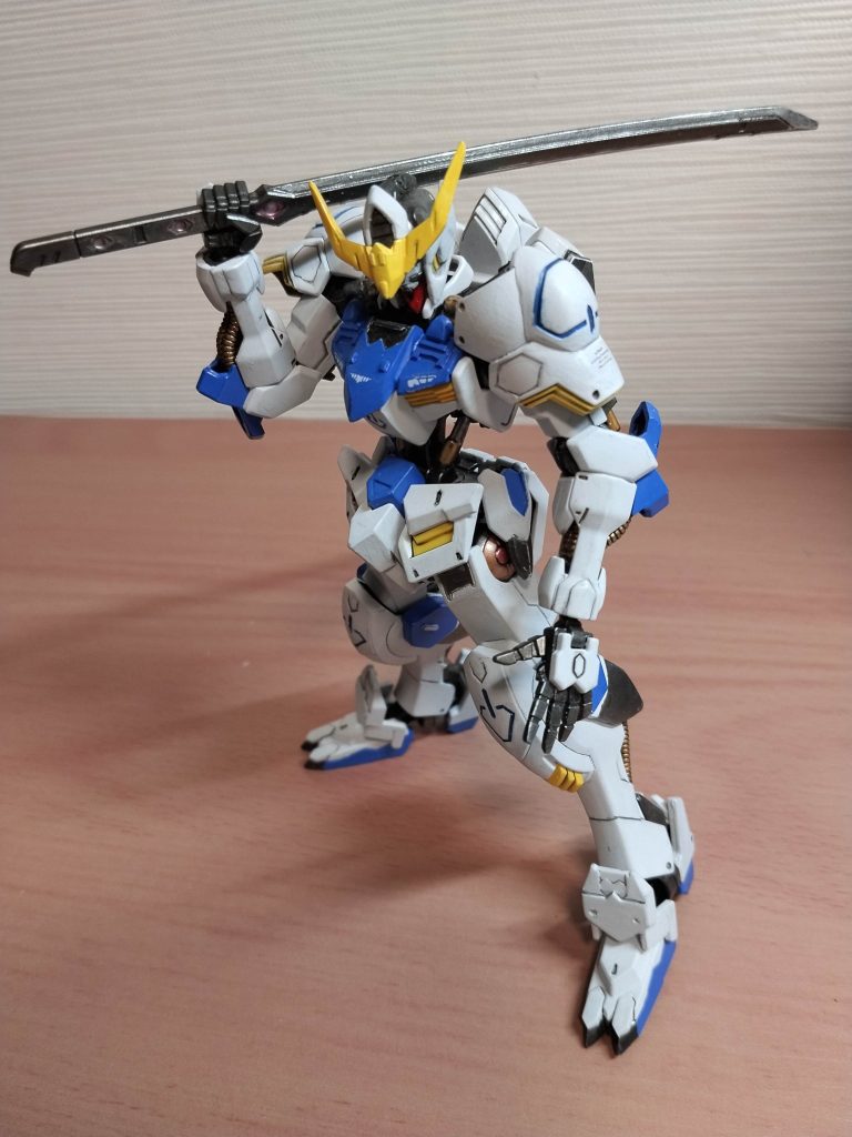 結構変わりましたね。バルバトス作ってるとついつい汚したくなります。今回は道具も無く我慢しました？がウェザリングしたくなるのはボトムズなんかと同じ感覚なのでしょうか？