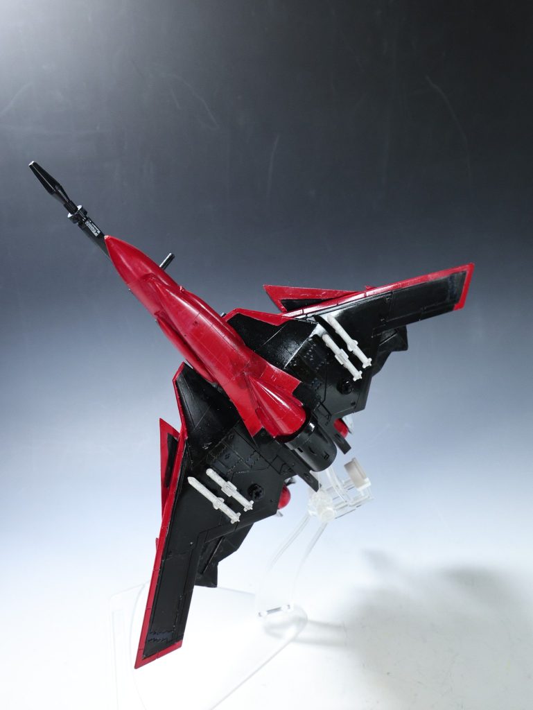 底部のシールド部分はF-16です底部からみた翼全体はB2そのまんまですよ