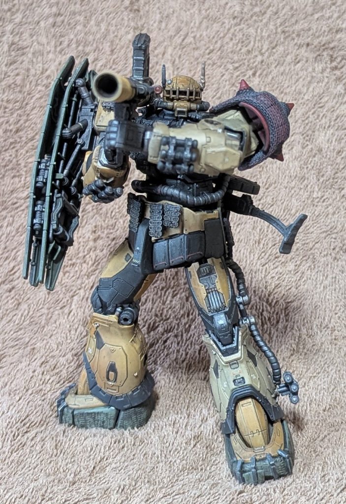 こだわりポイント①履帯等のパーツ未接着(スリッパの爪は㍉😓)②内部フレームデカール未使用③スタイル改修(いかり肩)④いつものモノアイ…金属パーツ→デカール→UVレジン⑤腕部可動ディテール