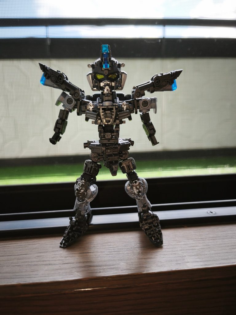 部品点数多くてフレームは先に組んでクリアコート、外装は仮組み無しで塗装しました。外装の左右間違えないようにするのが、かなり面倒くさかったです(gundam-kao5)結局何点か間違えましたが(gundam-kao9)