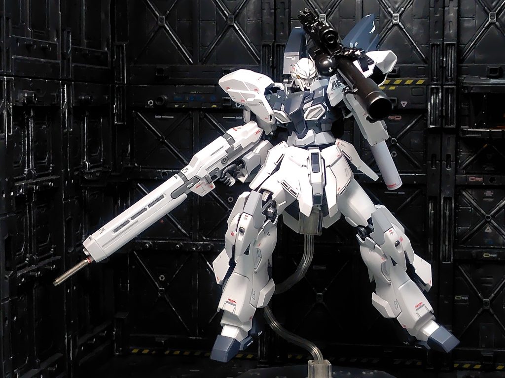 ただバズーカの保持はかなり無理やりです(zaku-kao4)