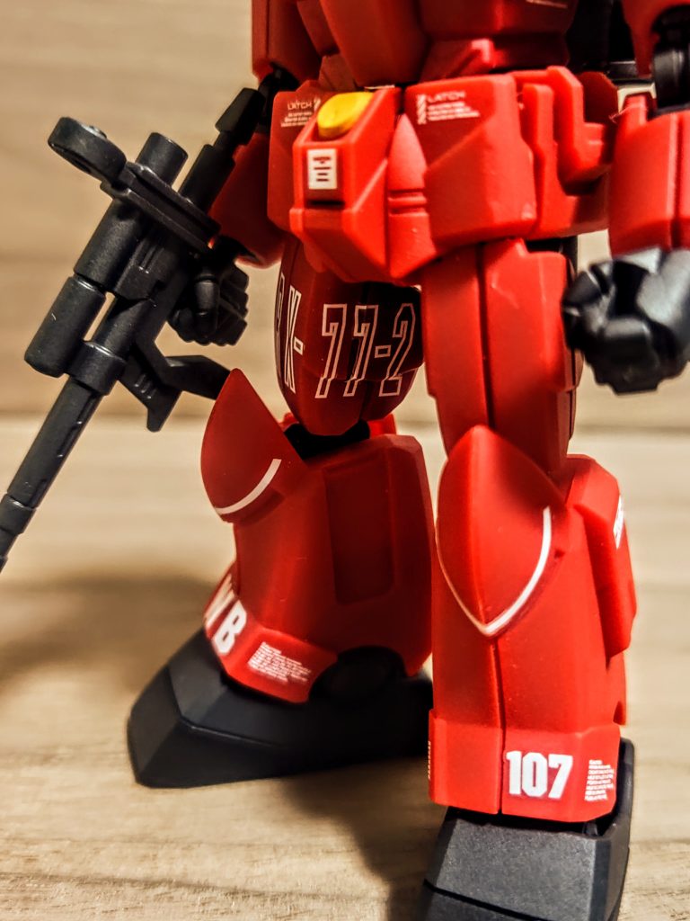 今回のウチらしさの左右非対称、　ドデカデカールはこちら。シンプルに型番にしました。RX-77-2なんですね。今回のGフレームで作って初めて知りました。結構な凹凸の面貼りだったんで、マークソフターに助けられて貼りました。あんまり使うと破れてしまうんでなかなか難しいところですが、決まるとカッコイイですからね。