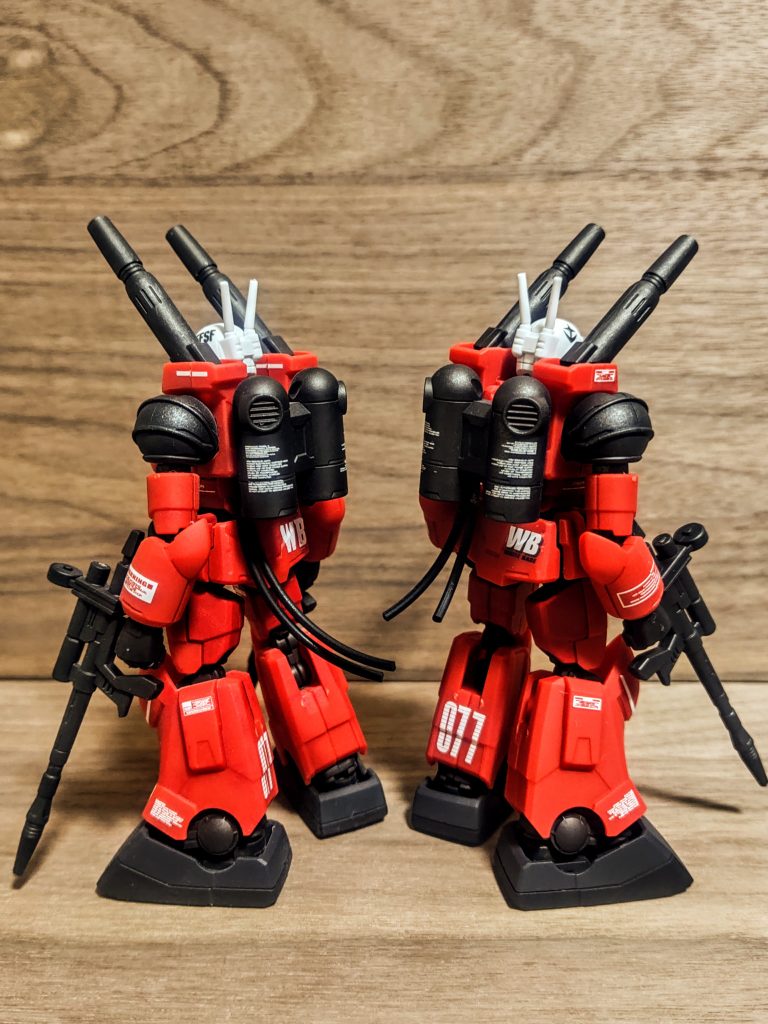 後ろのホースは2機とも出てますが、これは個人的にはかなりありかなと。Gフレームの彫りの深いモールドと相性悪くなく感じます、まぁ、自己満足ではありますが。こうして見ると肩のジャーマングレーにスポンジで焼鉄色を眩していますが、かなり金属感が出てくれました。足のスリッパとのツートンも結構見えますね。良かった良かった。