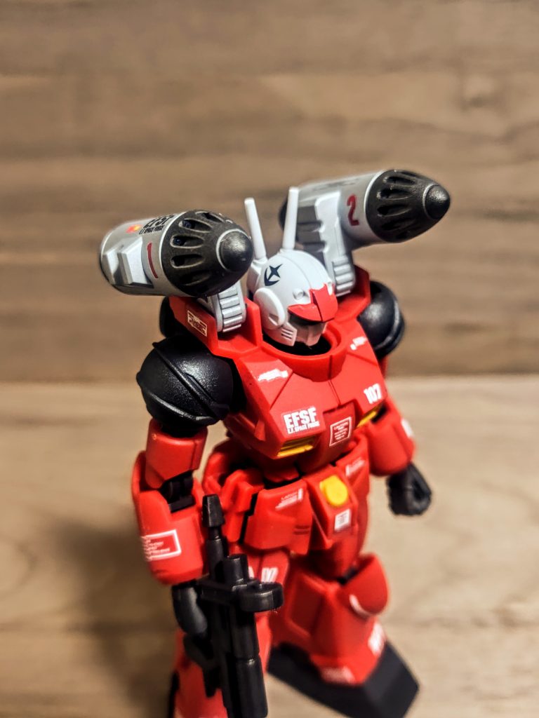 いやぁ、悪くないですね。ニヤニヤが止まりません。そしてその射出口をガンダムマーカーの先っぽが尖ってる方のやつ（笑）、おそらく油性マジックの製品で塗りました。これだとマッキーの細い版みたいなものなんで、塗装溶けや色滲みもおきません。なにより硬い先端で細いので塗りやすくてミスをする確率がかなり下がってくれるかなと。白に塗るより、黒系に塗る方がごまかせます（笑）。今の自分に出来る事から逆算した結果生まれたカラーリングですっ。