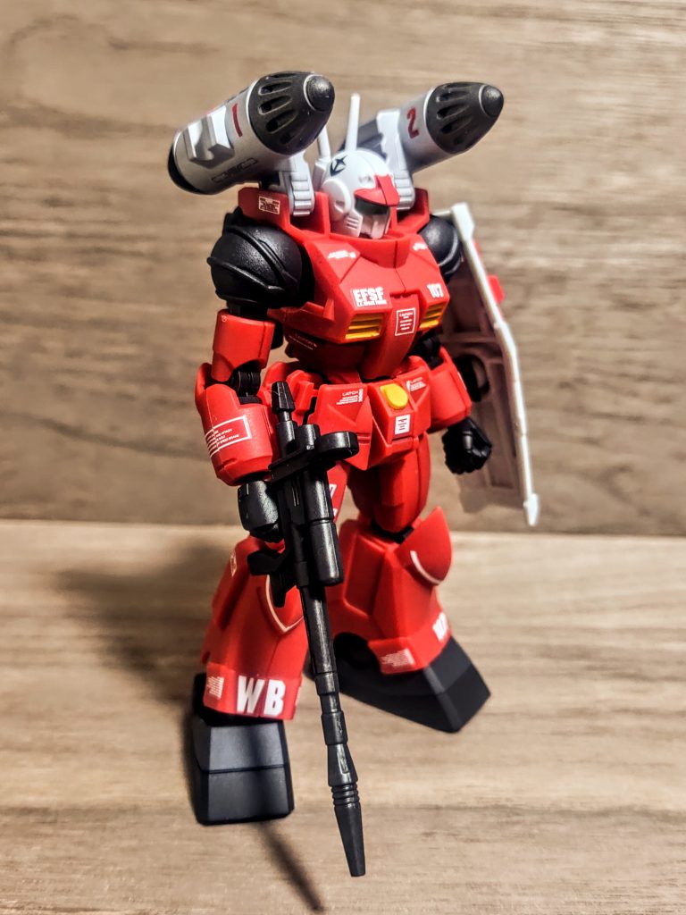 でも、ガンキャノンにシールドって、結構見てるとあるんですよね。とはいえ別のキットからシールド持ってこなくちゃなんで、今回も完成が遅れたんですよ。うひょー、ちら見させるシールド、素晴らしいよ、シールド最高。結構見つからないんです。。。よくあるやつは思いっきりグリーンの入ったあの宇宙世紀カラーのシールドだったり、リアルタイプカラーの黒と赤のだったり。まぁ、そっちはかなりアリなんで、それもまた狙ってるんですが（笑）。(まだこれから付けれるのが2機いるからね)キャノン砲の方だと、黒が目立つんで、リアルタイプカラーのシールドも似合いそうですよね。