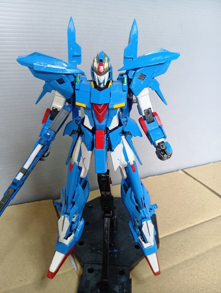 カンタンに言うとエクリプスガンダムとFAZZとかのパーツ使って色変えただけ　かな？