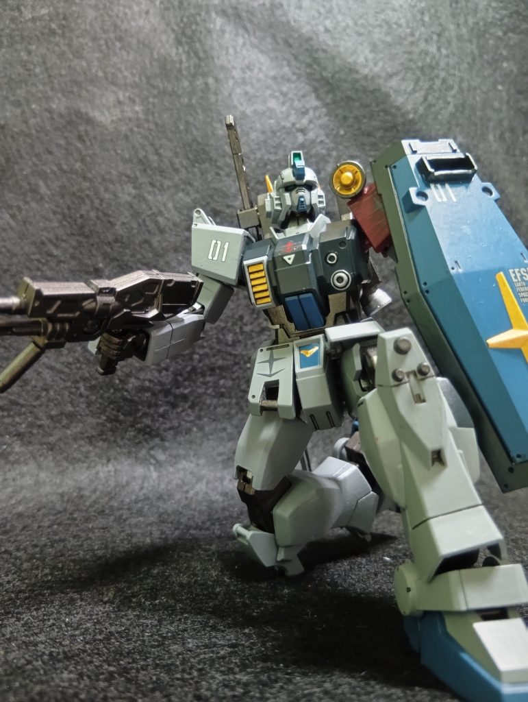 シールドはあえてショートシールドではなく標準シールドにライフルは赤いガンダムから