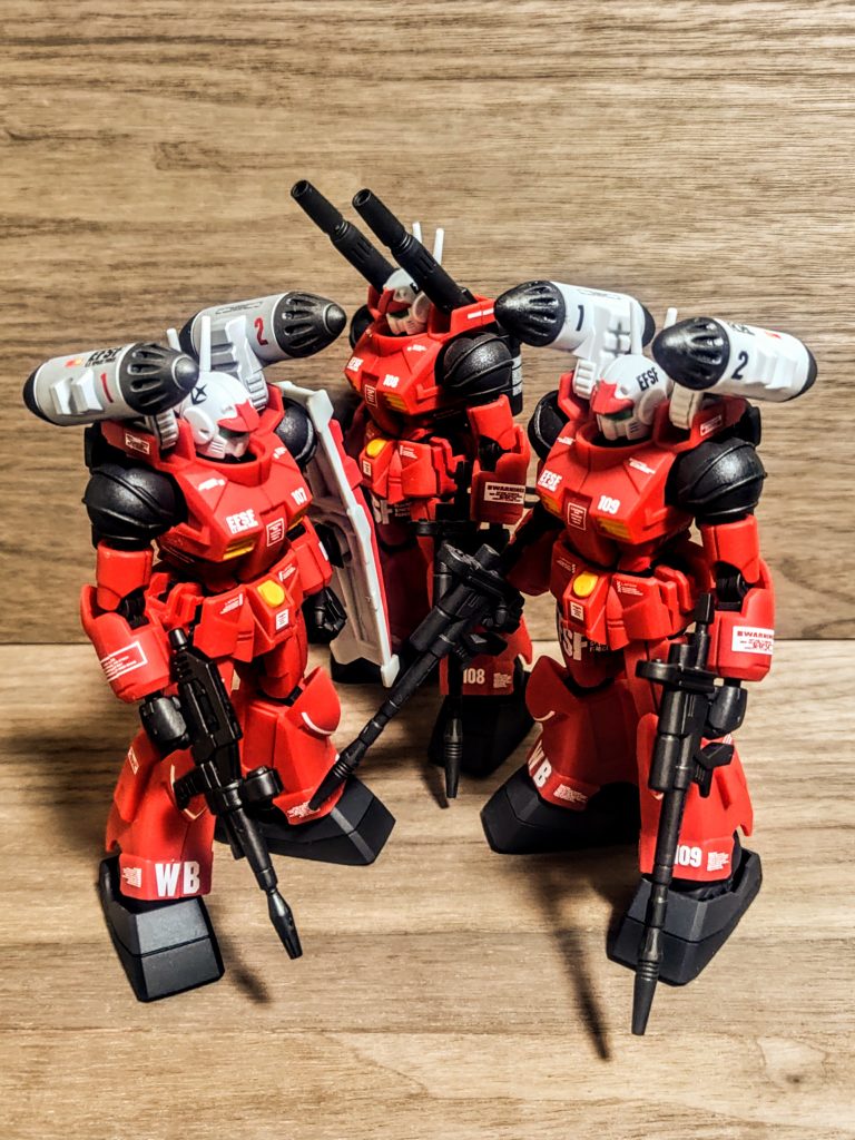 さぁさぁさぁ、集まってきましたね。集まってきましたよ（笑）。旧ザクが4機、νガンダムとストライクは数えるのをやめた、そしてこのガンキャノンが今の所3機目。並んできました、盛り上がっていきますよっ。「リガズィカスタムは？」とかなんとか言いつつ、今回はここまで（笑）。いや、あっちはさ、大変そうなのよ。塗り分け足りないし（泣）、スタイリッシュなボディで何かこう、格好良くできるのかな？（泣）。それでいうとこちらはワガママボディですからね、むしろシェイプアップしろよと（笑）、「だがそこがいい」