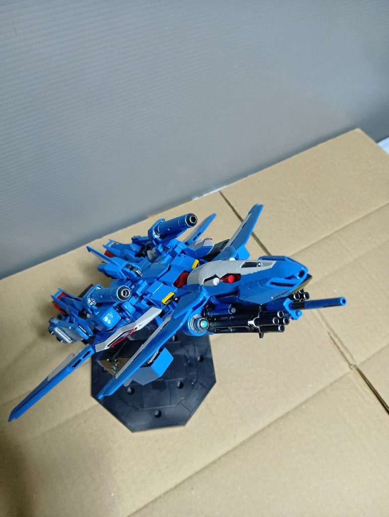 こうして見ると、ＺＺガンダムのＧフォートレスをスケールダウンしたっぽく見えるかな？まぁウイングとサーベル兼キャノン砲とミサイルコンテナあたりは流用したのもあるけど。