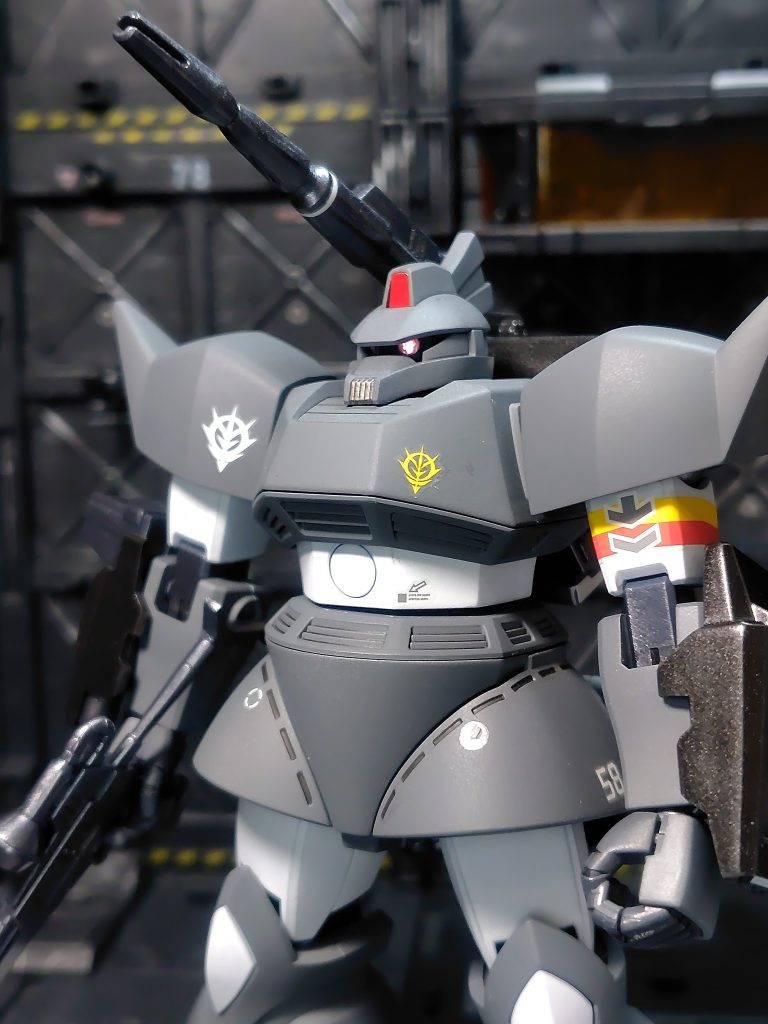 モノアイレールをくり抜いてHアイズ+ラピーテープを埋め込んでグポーン(zaku-kao6)