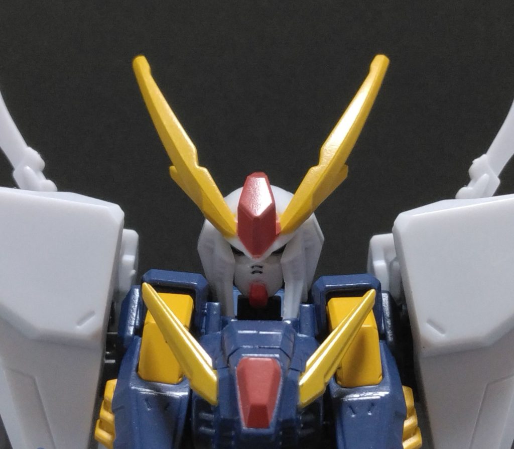 頭部が分解できたので、入れ替え可能なガンダムフェイスを作ってみました。余ってたポリキャップとパテを芯に、ガンダム5号機の顔を流用しています。