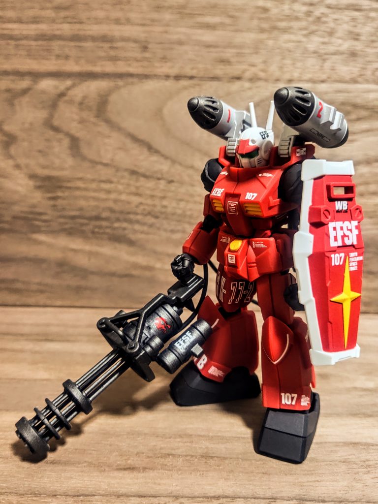 試作型ミサイルランチャー、およびガトリングガン装備仕様、107番機です。こちらも中距離火力支援型モビルスーツ。
