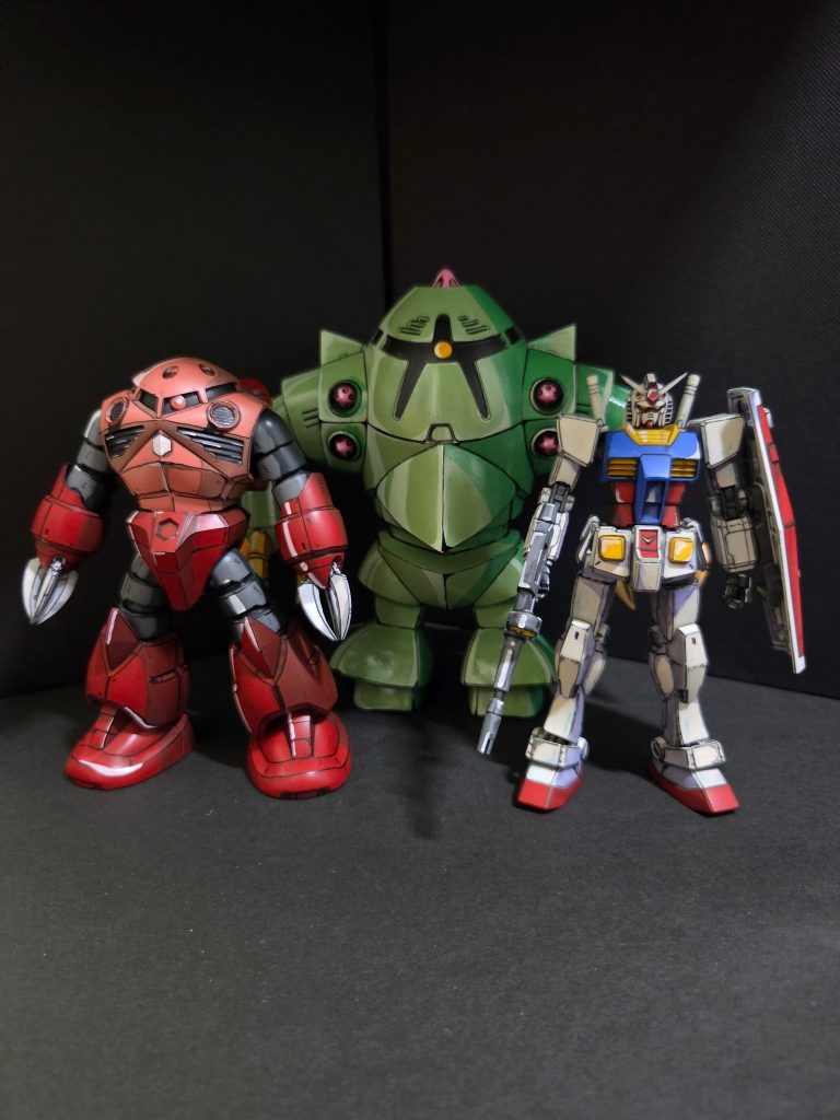 過去作のガンダムとズゴックと並んでも違和感なしです。動かないのにでかいですね。