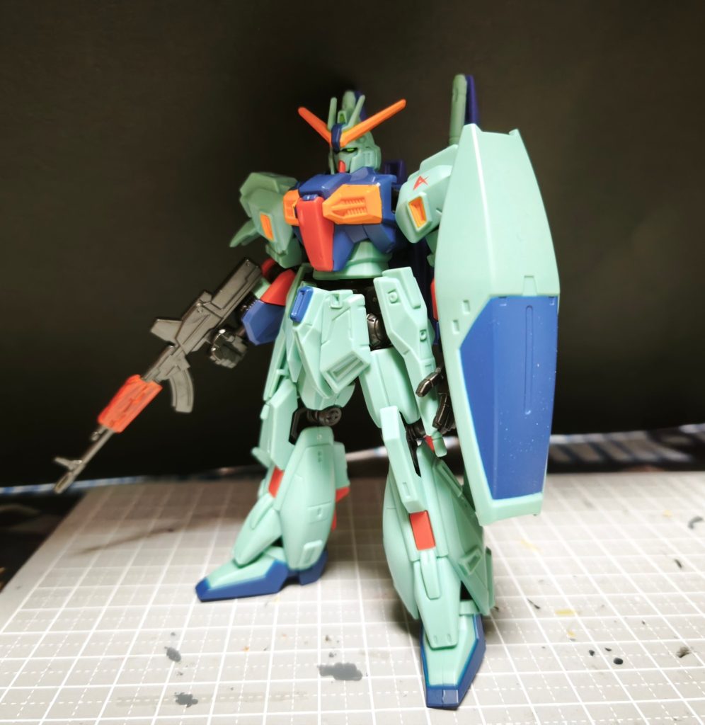 塗装は、タン色→ウェザリングカラー　グランドブラウン→クリアオレンジです(gundam-kao6)そのうち本体も色とか肉抜きとかなんとかしたい(gundam-kao1)