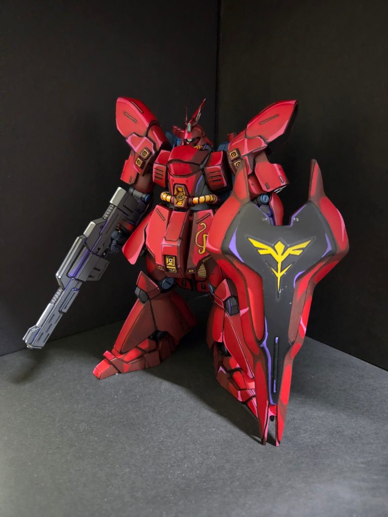 逆襲のシャアの機体はこれが初になります。昔に買って簡単仕上げで放置していたものをお色直ししました。とにかくデカイです。