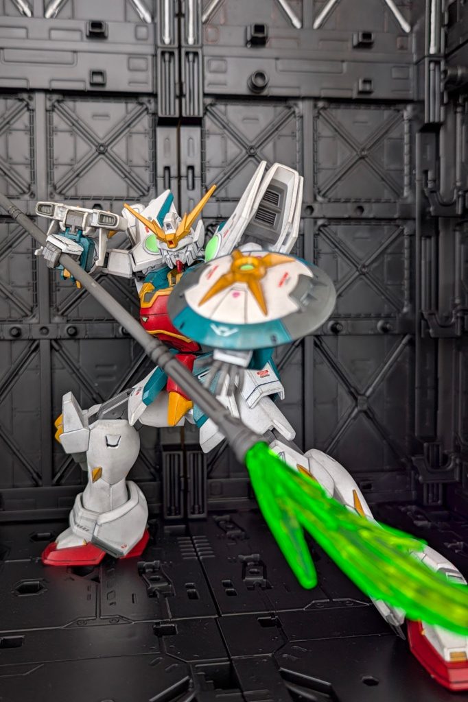 ビームグレイブを構えて何枚かガンダムは槍系の武装少ないですけどポージングするときは結構映えますよね！