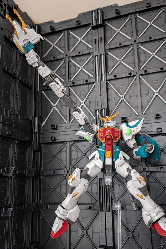 まっすぐにするとこれぐらいの長さに！ガンダム5機確認が見えてきたので、まだ手元に無いヘビーアームズを来月(？)の再販でゲットしたいです(gundam-kao4)