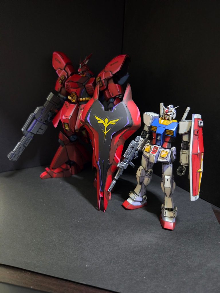 いつものガンダムとツーショットです。サイズの差が。。盾と同じ位の大きさです。(笑)いかにアムロが乗っていても適いそうもないですね。