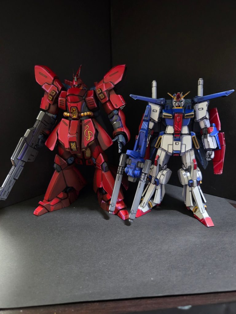 でかいガンダムといえば、のダブルゼータですがまだ小さいですね。一年戦争よりどんどんモビルスーツが大型化してますが同じ画面に出ることかなかったので意外な並びで面白いです。