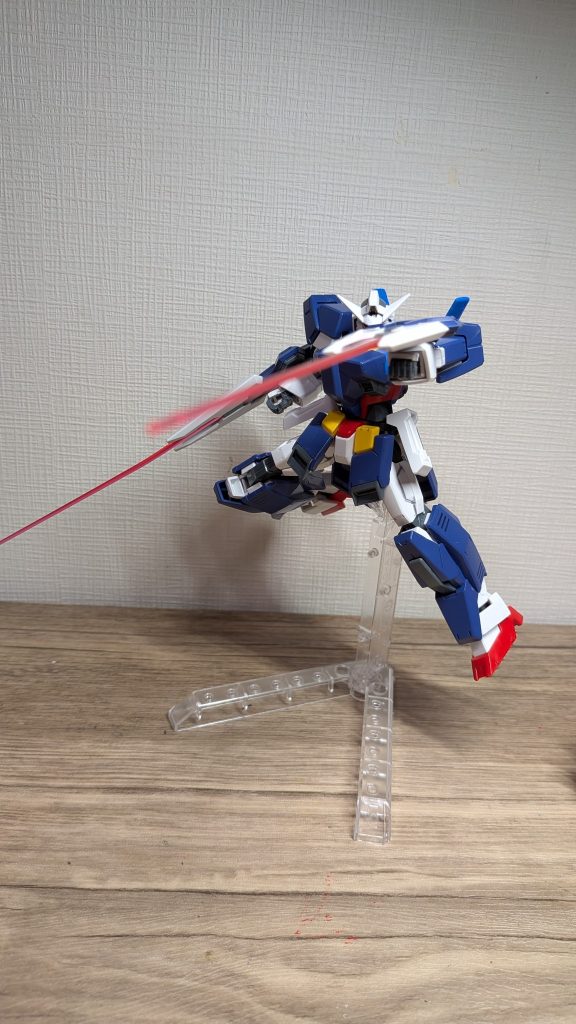 シールドライフルにはビームエフェクトを刺すことができます。さらにサイドアーマーにはビームサーベルが付いています