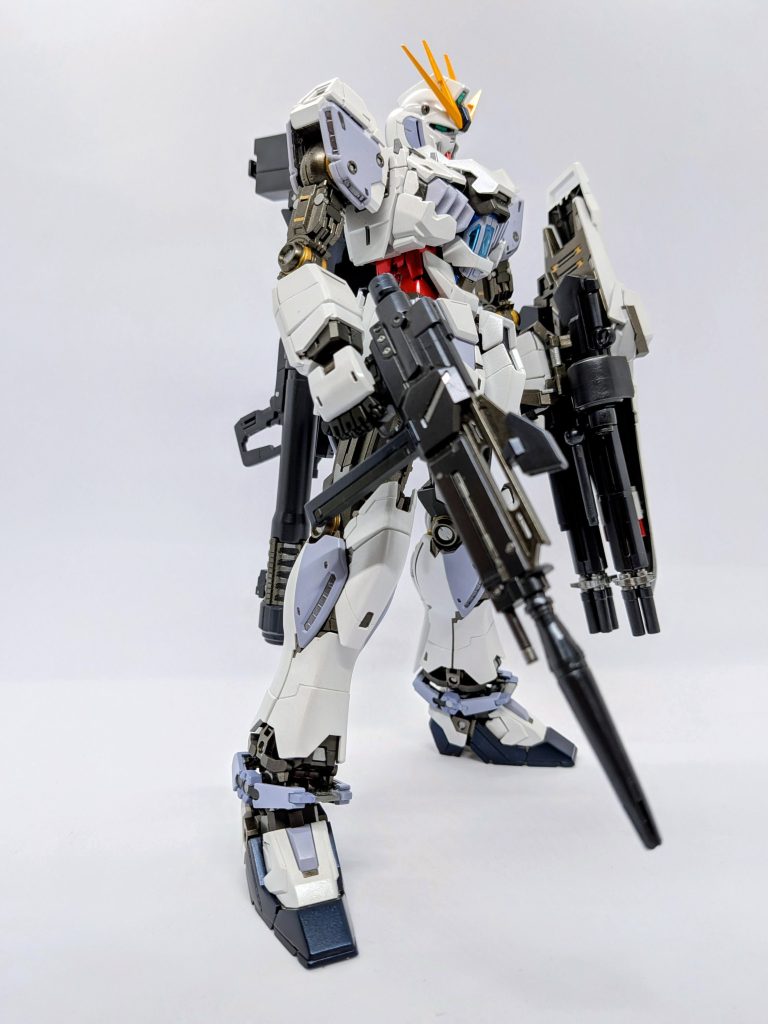 作品名：RX-9 ナラティブガンダムフルウェポン<p>昨晩こさえた武器を載せてみた 残りのB装備とサイコフレームがんばろ！</p>
