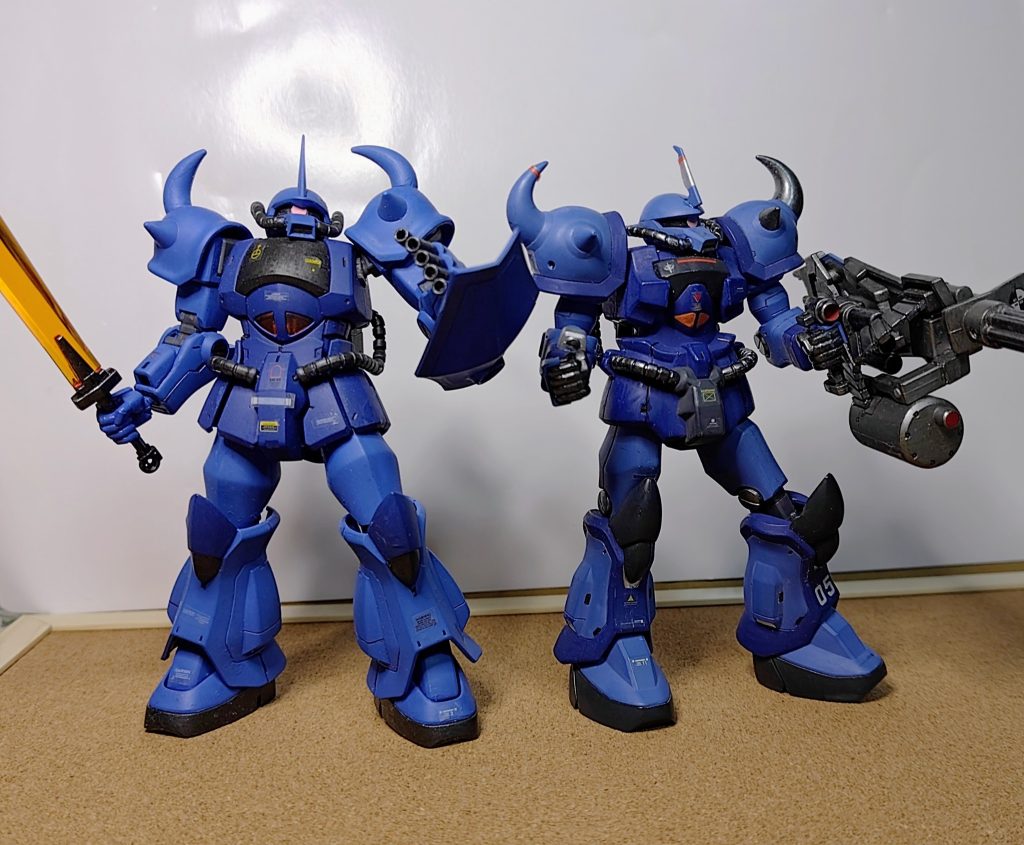 グフと言えばブルーカラー。後付け設定では、ランバ・ラルのパーソナルカラーで先行試作され、後に一般化された？らしいですが、初登場時、雷雨の岩場に立つ蒼いグフは衝撃的なカッチョ良さでした。