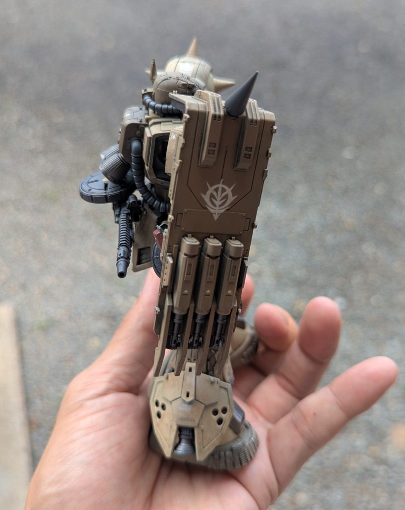 サザンクロス隊ではないのでエンブレムはジオン軍足元はなんちゃらコーティングとバーニヤ追加