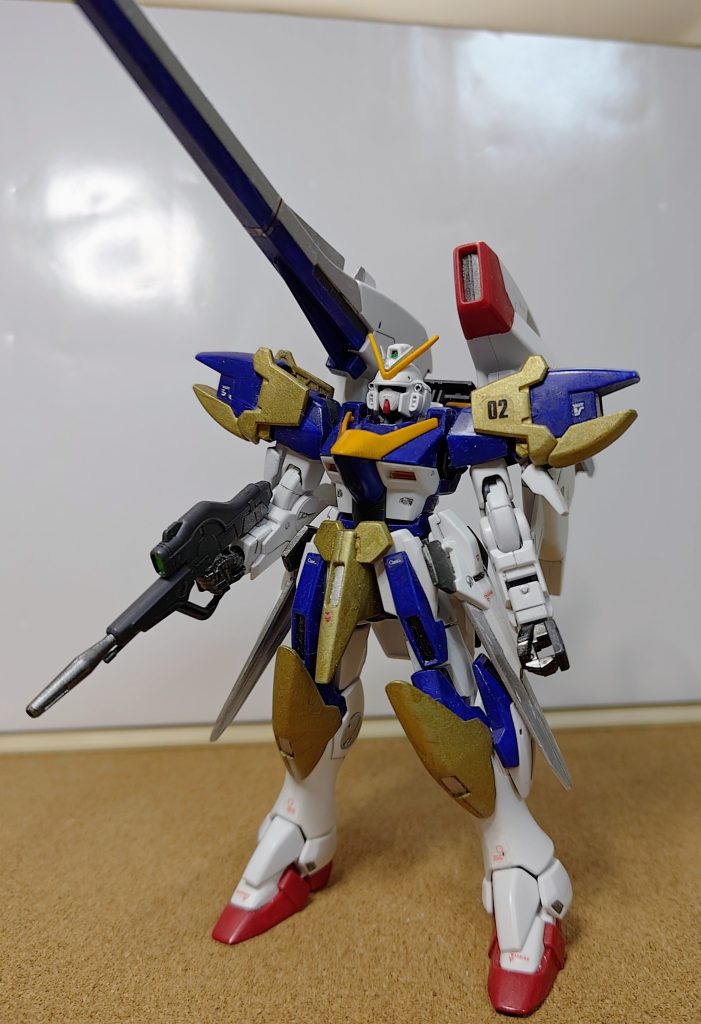 非常にシンプルだったVガンダムに比べ、これでもか！の増加パーツはかなりアンバランス。自立させる為、脚やつま先にバラストを入れて均衡を保ってます。やはり宇宙戦闘に特化した機体なんだなと。
