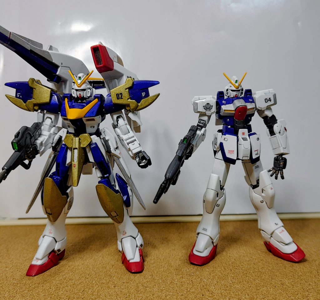 Vガンダムと並べると、パワーアップ具合がわかりますね。少々やり過ぎ感もあります。もはやスパロボ。整備や補給が大変だった？正に最終決戦の為の機体です。