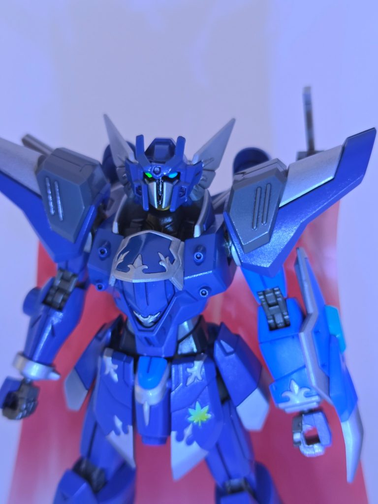 カメラアイも塗り直してブラックライトで光るようになりました