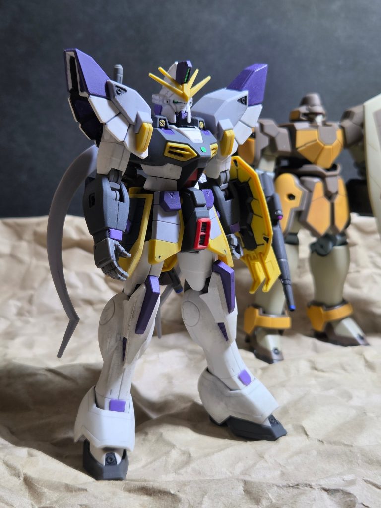 新機動戦記 ガンダム Wの劇内で、ナンだかゾンザイに扱われてイルような気がするガンダム サンドロックをなんちゃってRebuildしてみました🫡　よい機会だからHGAC 1/144 [マグアナック]も置いてみます🤭