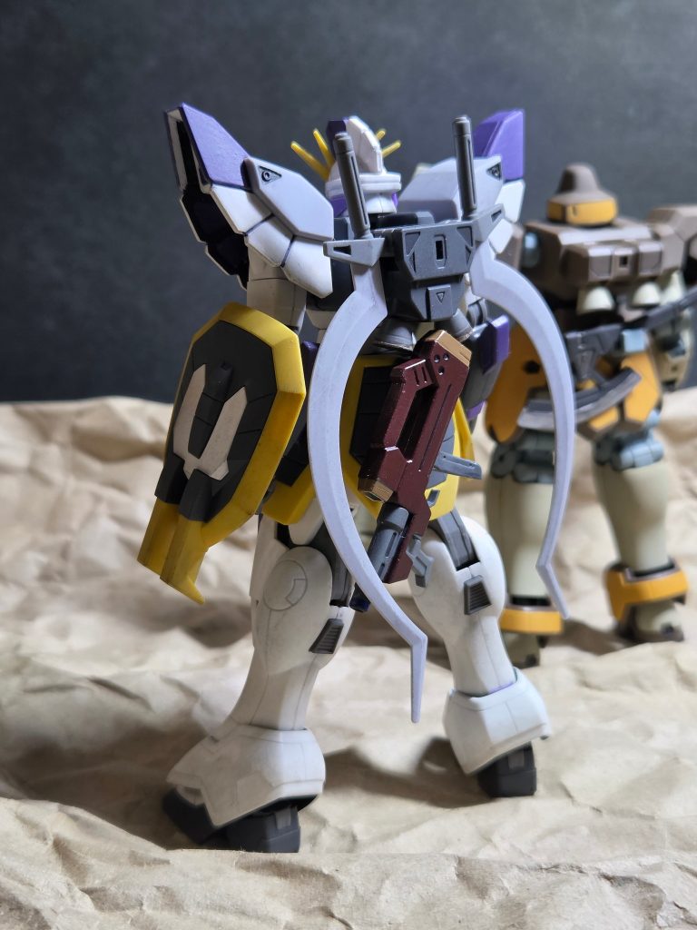 ガンダム サンドロックのパイロットであるカトル・ラバーバ・ウィナーくん(15)大富豪の御曹司であり、温和で優しい心の持ち(｀ｴ´)劇中で楽器を演奏するなど、感受性も豊かな様ですね( ´-ω-)y‐┛~~でも『宇宙の心を感じとる』という特異な感応性(「神憑りに近いほどの勘」ﾖｸﾜｶﾗﾝ?)も備えており、まるでニュータイプの様な事も口走ります(((^_^;)