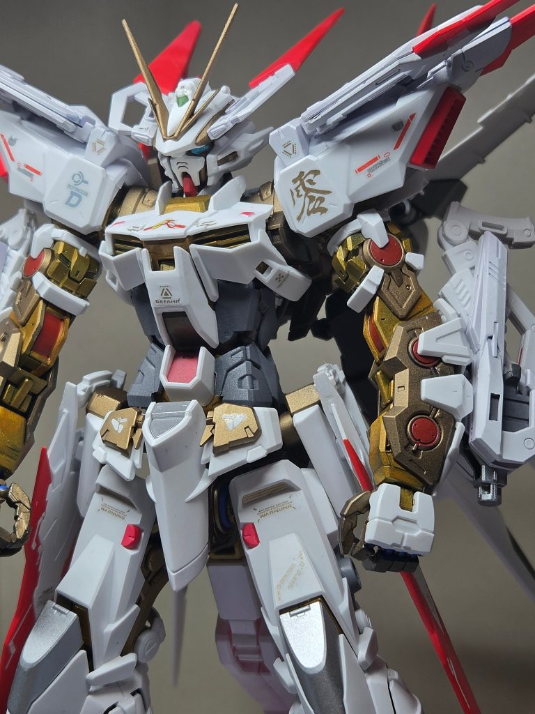 デカールとゴールド塗装ですかね。やっぱり金塗装白は最高(*^^*)