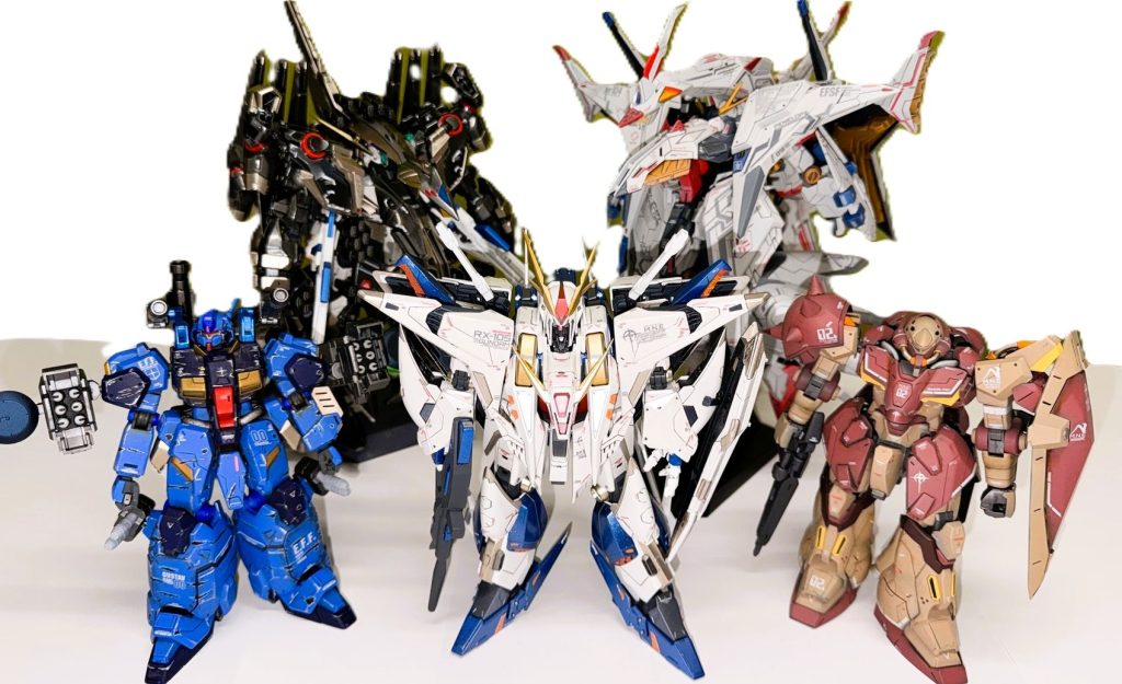 前からHGグスタフカール　クスイーガンダム　メッサー後ろがアリュゼウス　ペーネロペー