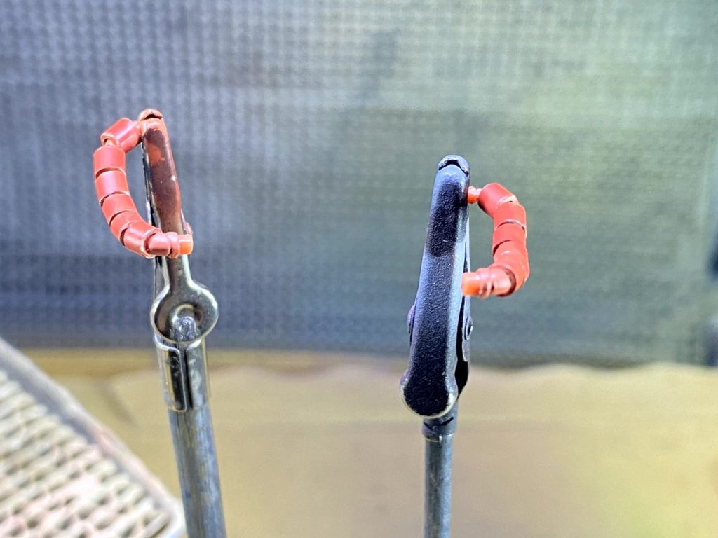 頭部のパイプは芯だけデフォのパーツ使って、パイプはアルミパイプを切って、プライマー塗ってオレンジにしてた。