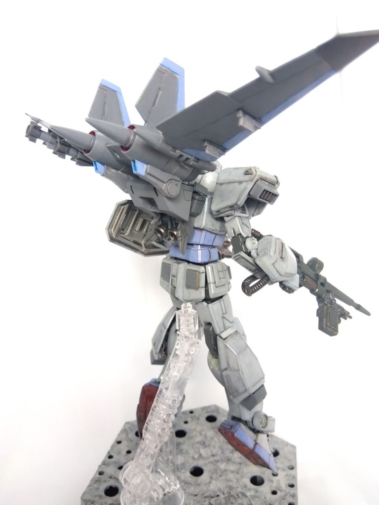 背面、バックパックの穴にジェットストライカーパックを取り付けただけ。