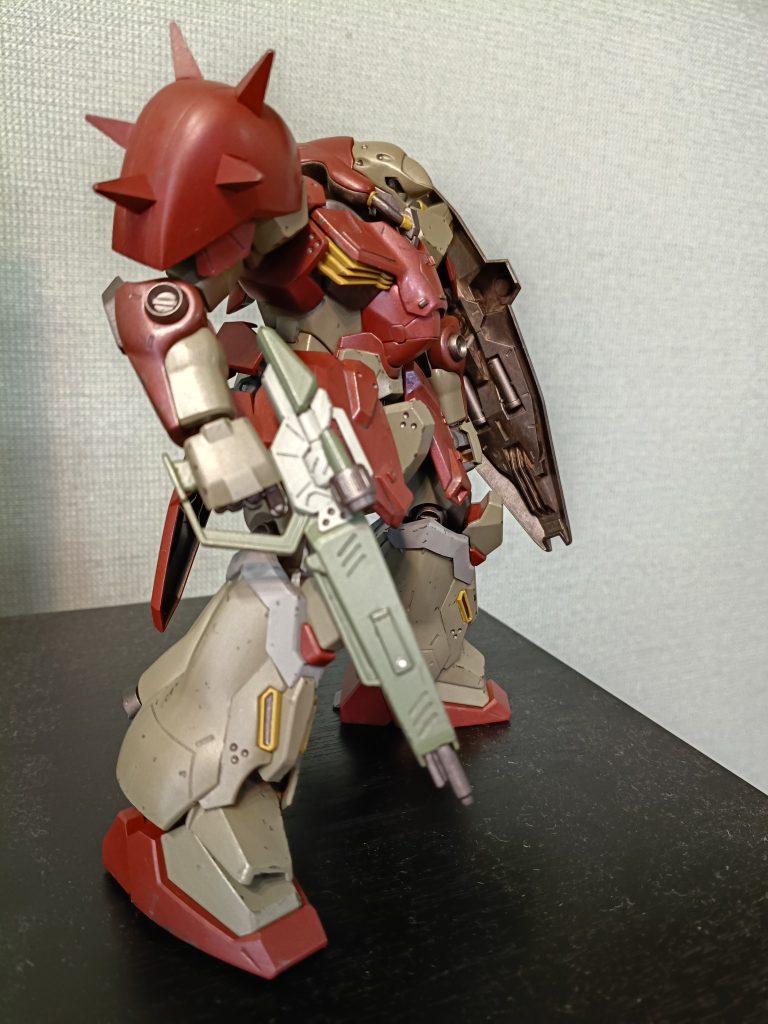 武装はなんかどっかから流用してそうな感じでカラーリングをボディと統一せず。&nbsp;アナハイムが適当によこしたやつでしょう。