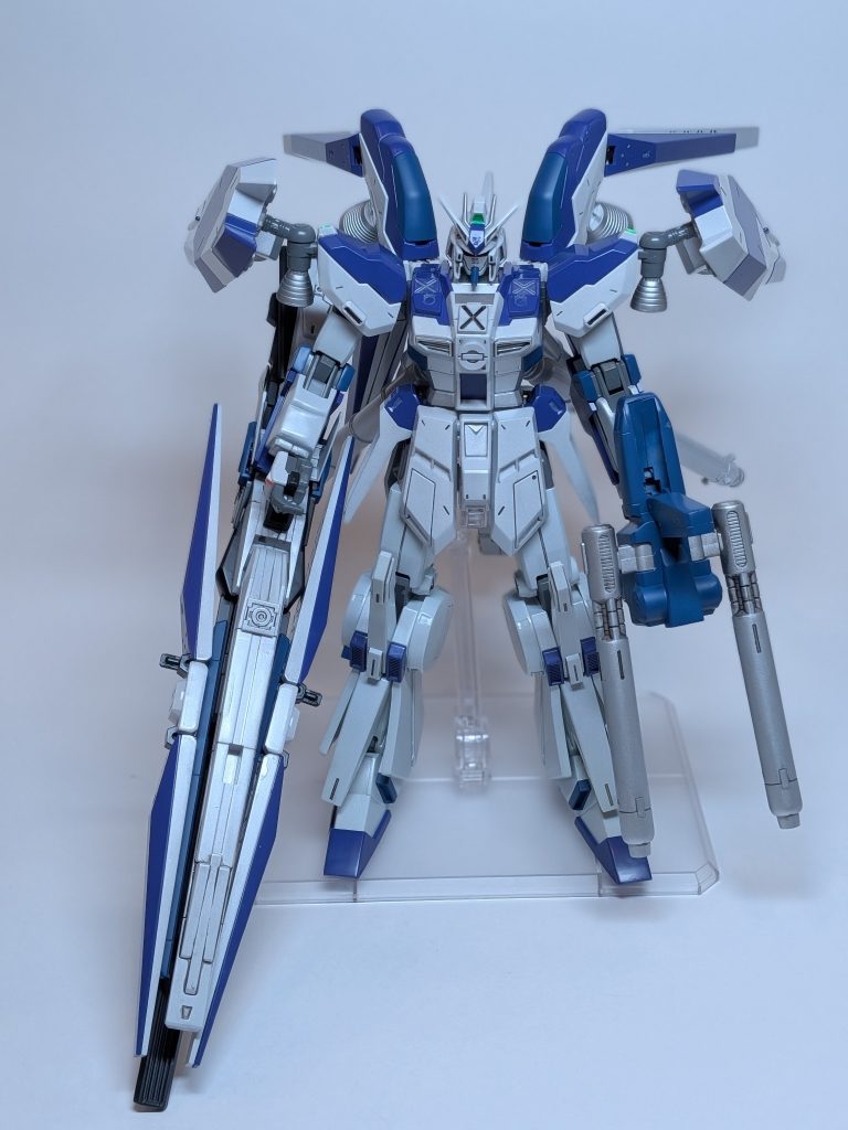 機体思想としては「コスト度外視の最強装備ガンダム」。アムロ・レイの継戦能力や整備性を重視した設計ではなく、真逆のワンオフ機を目指して設計された。