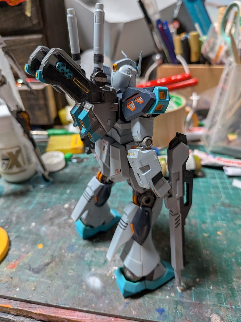 ビームライフルが付属のものはデザインが違うので3Dプリンターで作りました、なのでしっかり持つことができません。