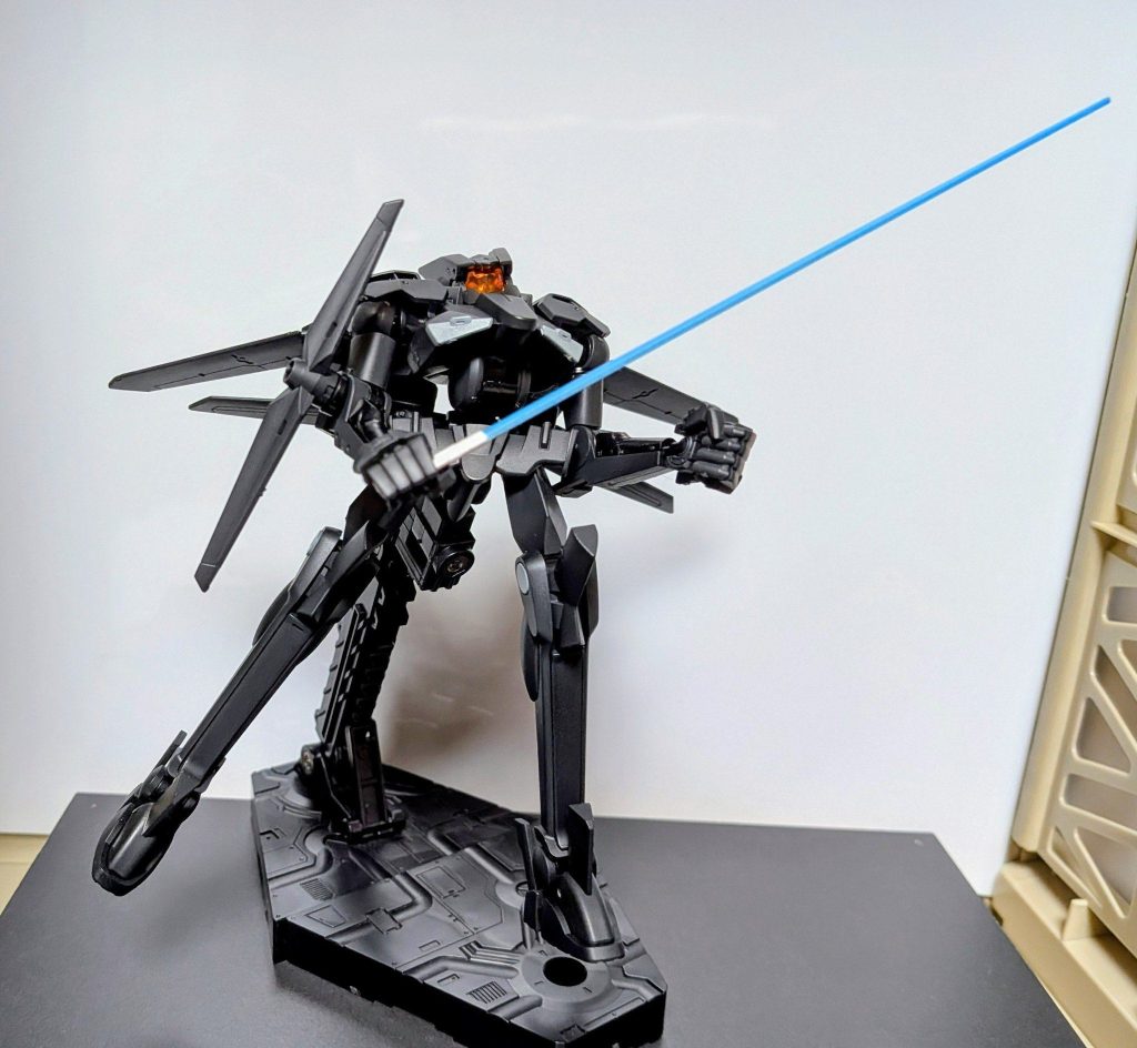 手がでかいのか武器がすっぽぬけそうでポーズが大変でした。